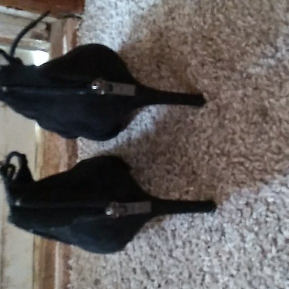 Kelly and Katie black open-toe lace closure high heels - Picture 3 of 3